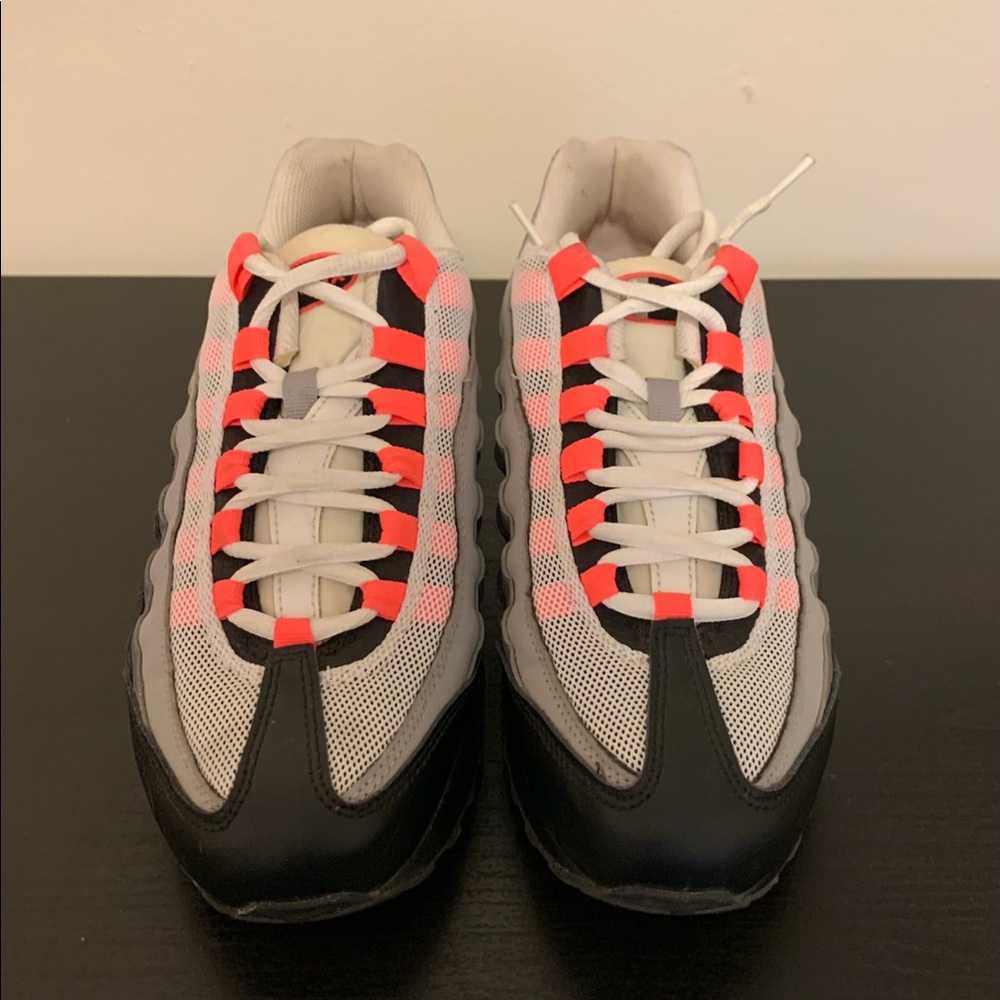 NIKE AIR MAX